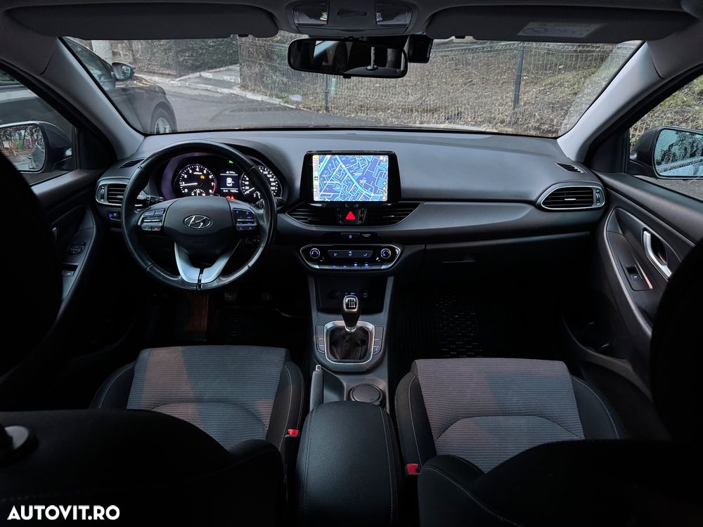 Hyundai i30 1.4 100CP 5DR M/T Comfort - 14