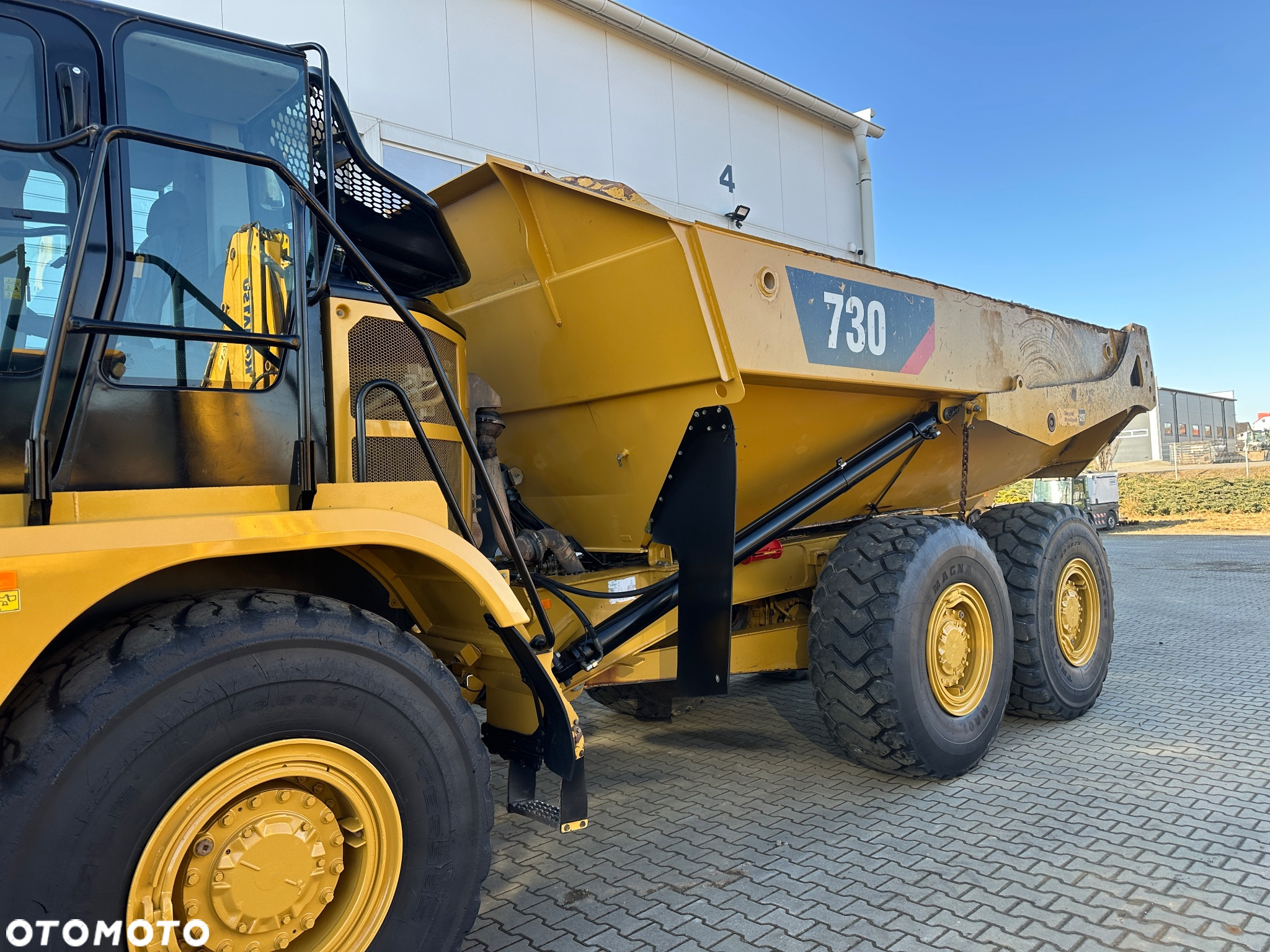Bell B30 Cat 730 - 4