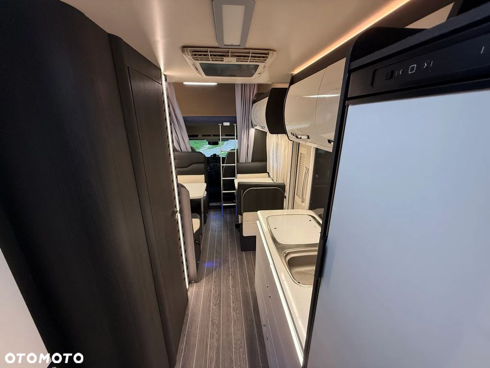 Roller Team 277 camper 7-osób kamper camper zamiana - 35