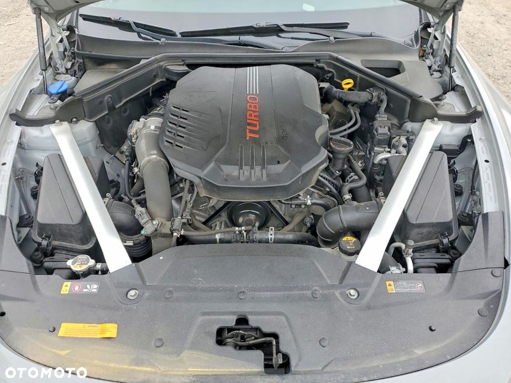 Kia Stinger - 12