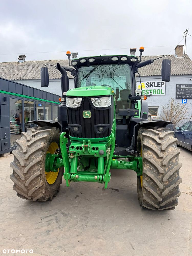 John Deere 6215R - 9