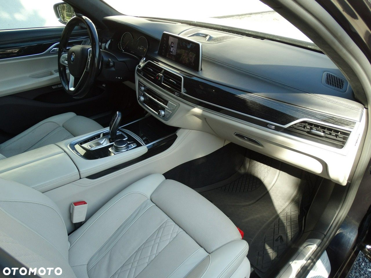 BMW Seria 7 750Li xDrive - 16