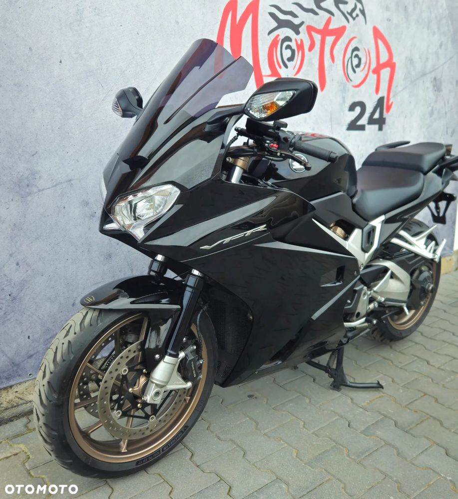 Honda VFR - 8