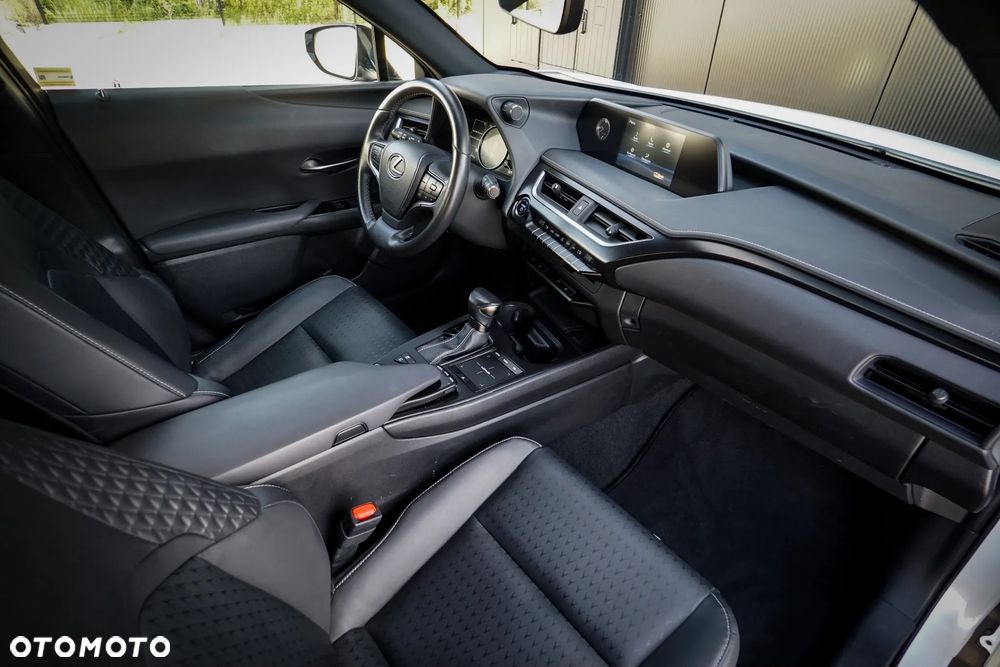 Lexus UX 250h GPF F Impression 2WD - 4
