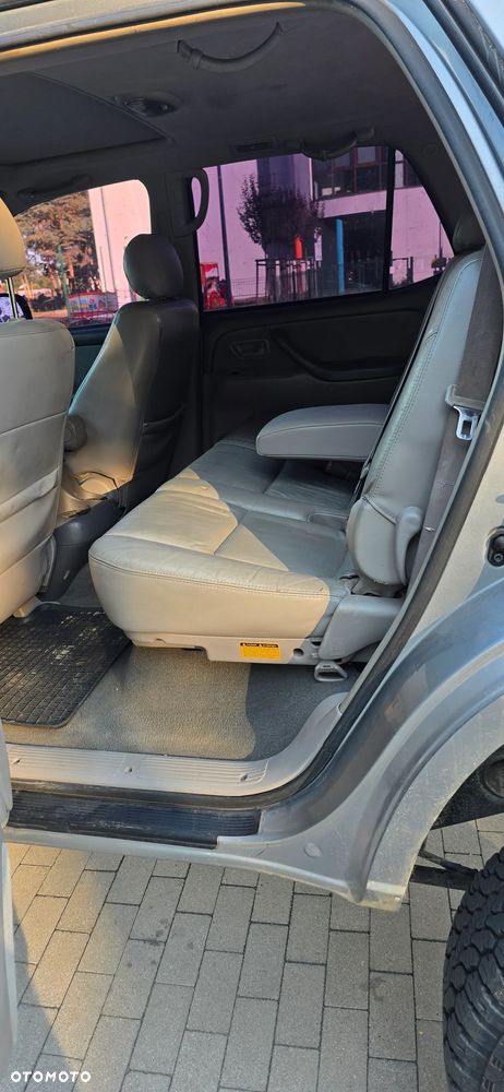 Toyota Sequoia - 14