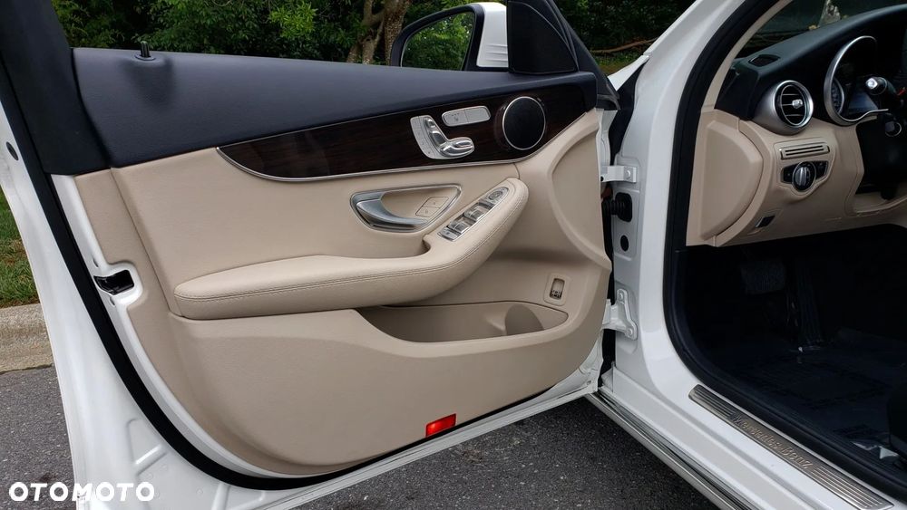 Mercedes-Benz Klasa C 300 9G-TRONIC AMG Line - 19