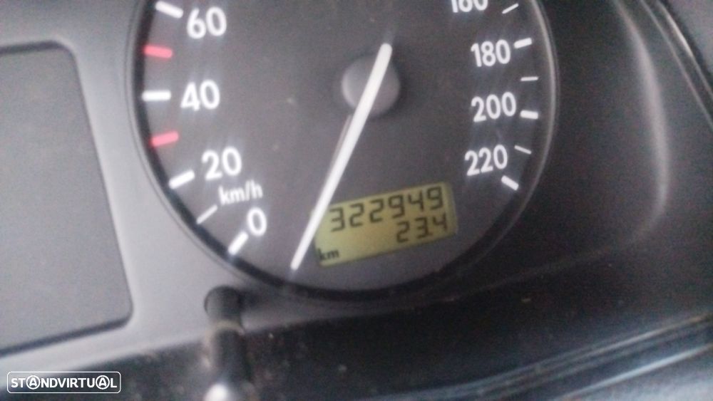 VW Passat 1.9 TDi Confortline Top - 11