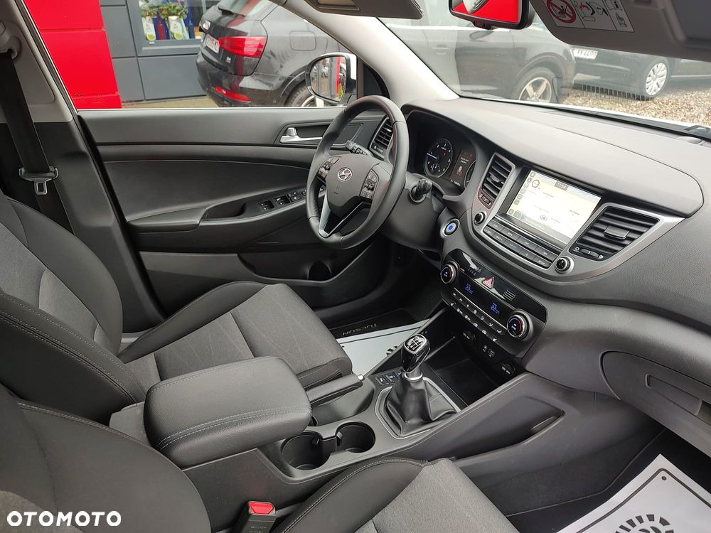Hyundai Tucson 2.0 CRDI BlueDrive Style 2WD - 16