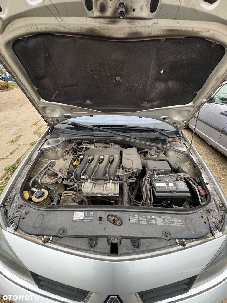 Renault Laguna 2.0 Authentique - 8