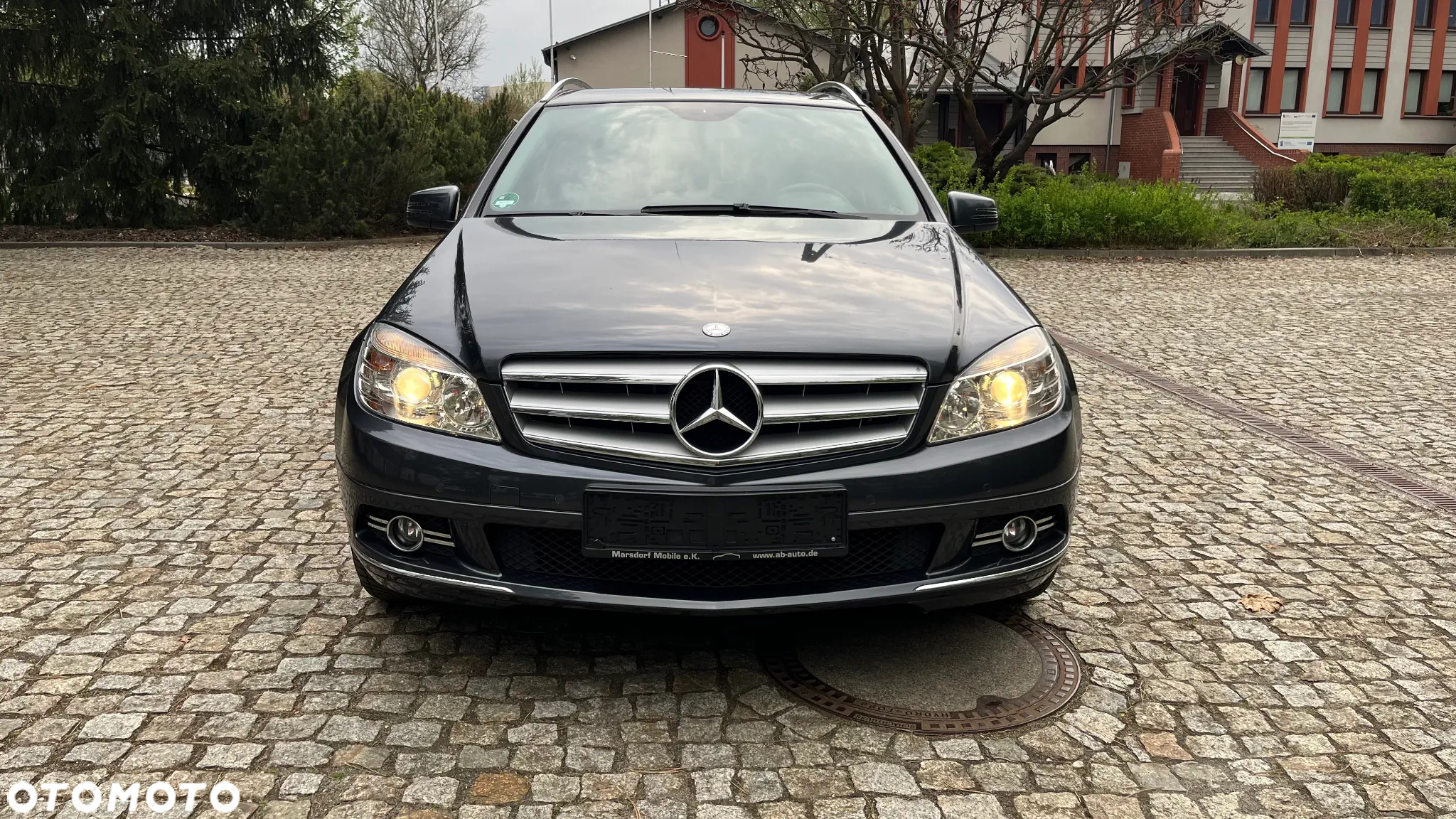 Mercedes-Benz Klasa C 250 CGI T Automatik BlueEFFICIENCY Avantgarde - 9