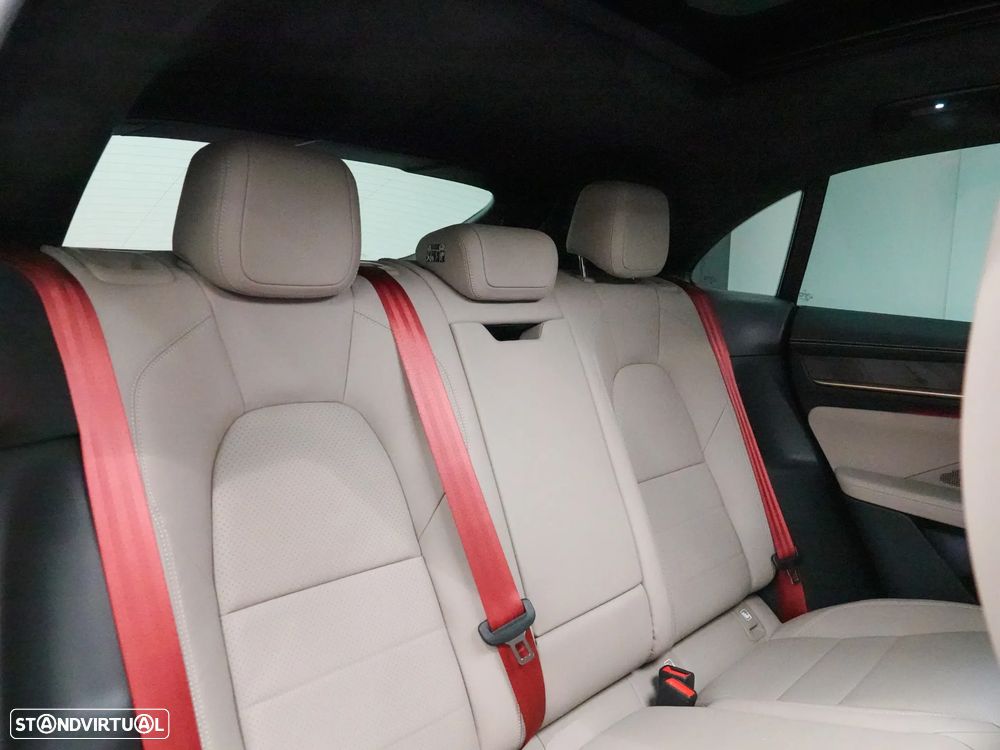 Porsche Macan Electric Turbo - 38