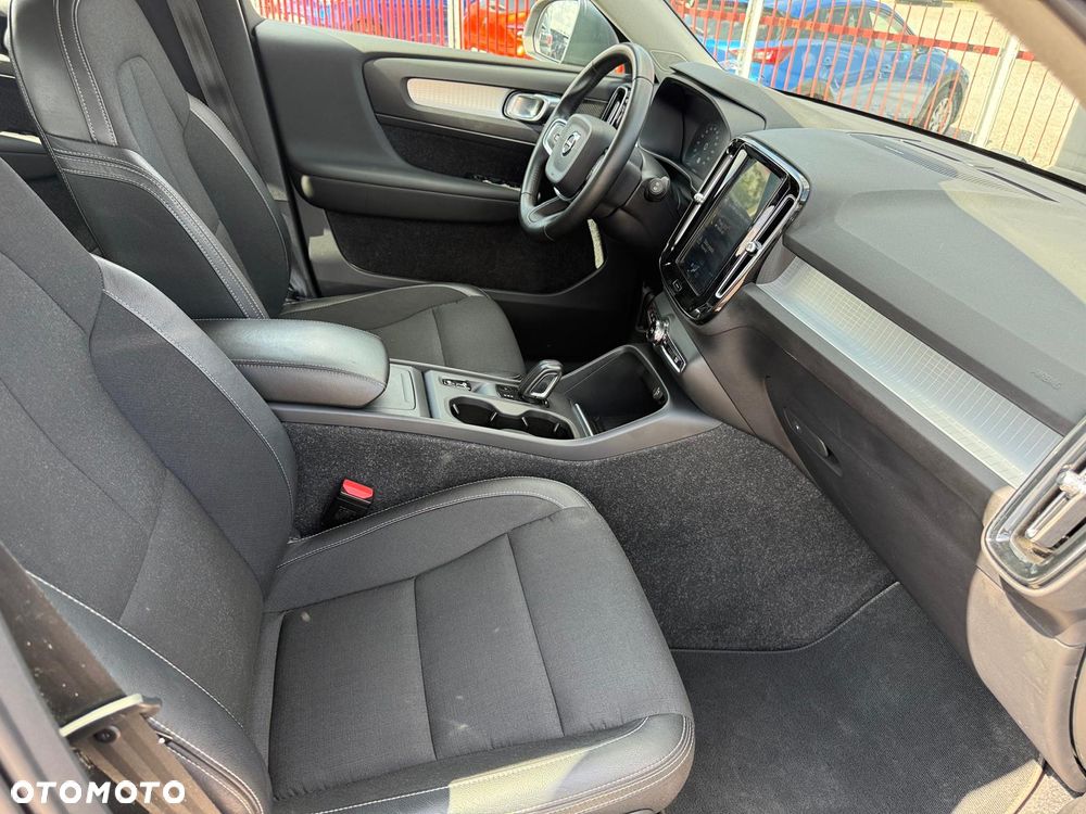 Volvo XC 40 D4 AWD Geartronic Momentum - 3