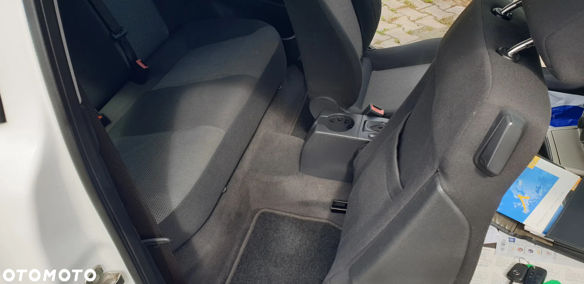 Opel Astra GTC 1.6 Cosmo - 23