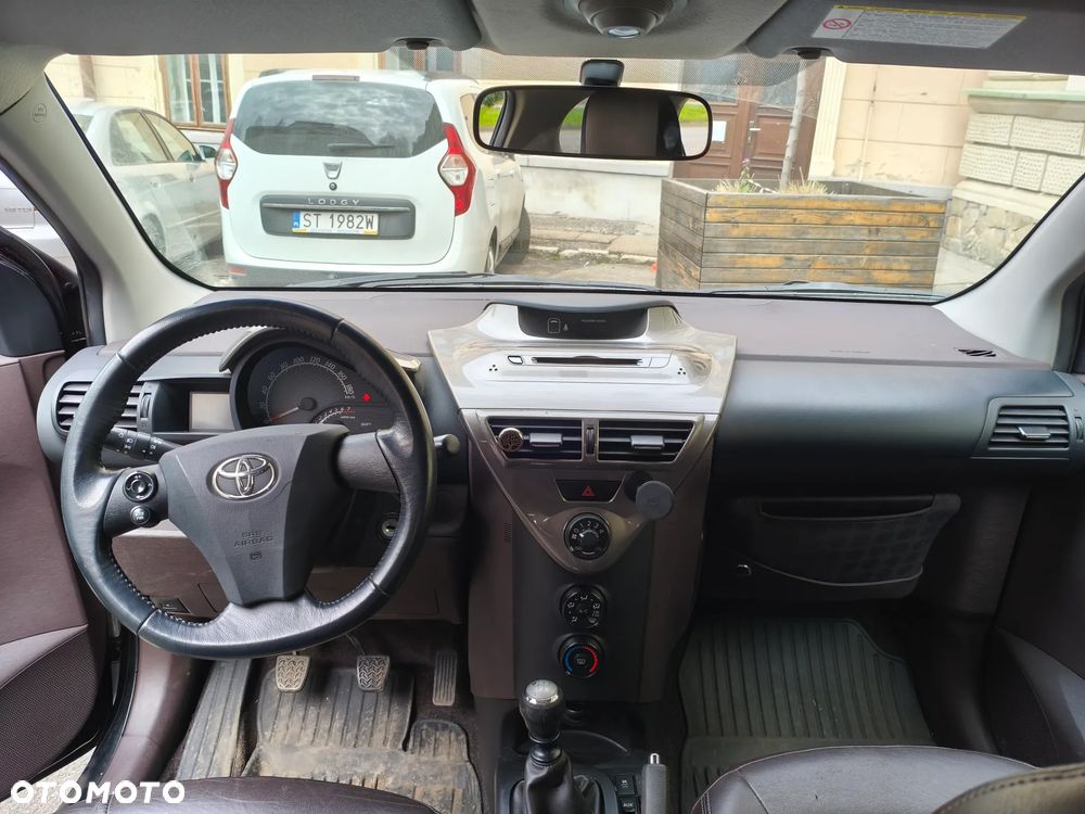 Toyota iQ 1.0 - 6