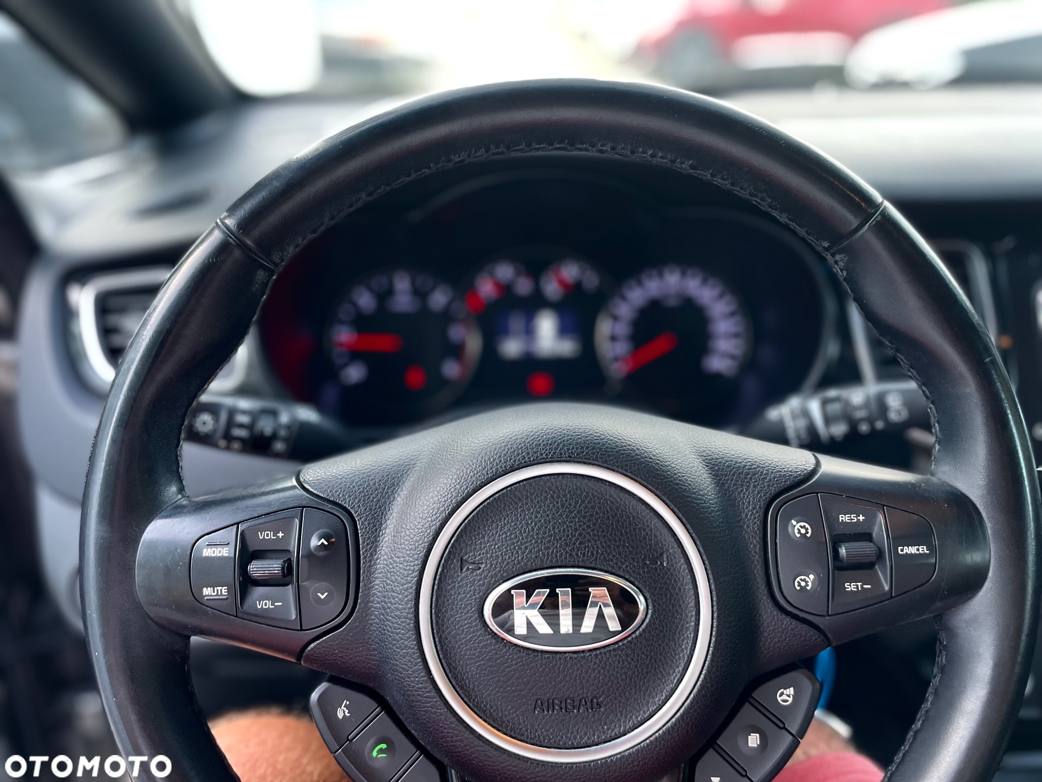 Kia Carens 1.7 CRDi 115 Dream Team Edition - 21
