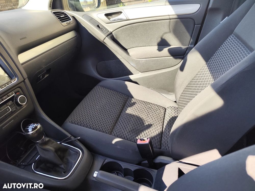 Volkswagen Golf - 8