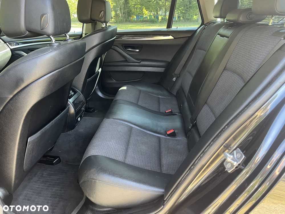 BMW Seria 5 523i - 31