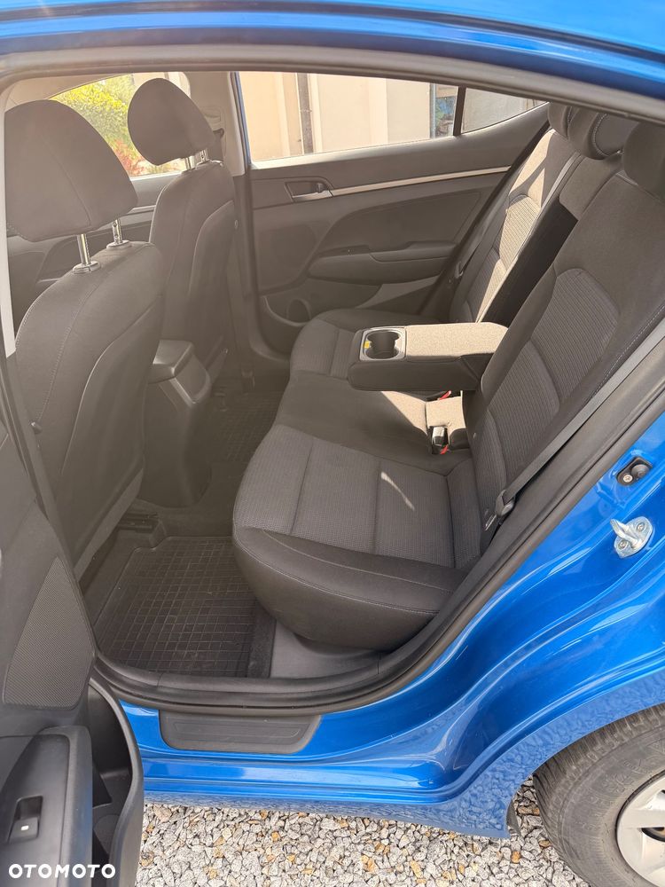 Hyundai Elantra 1.6 CRDi Comfort - 21