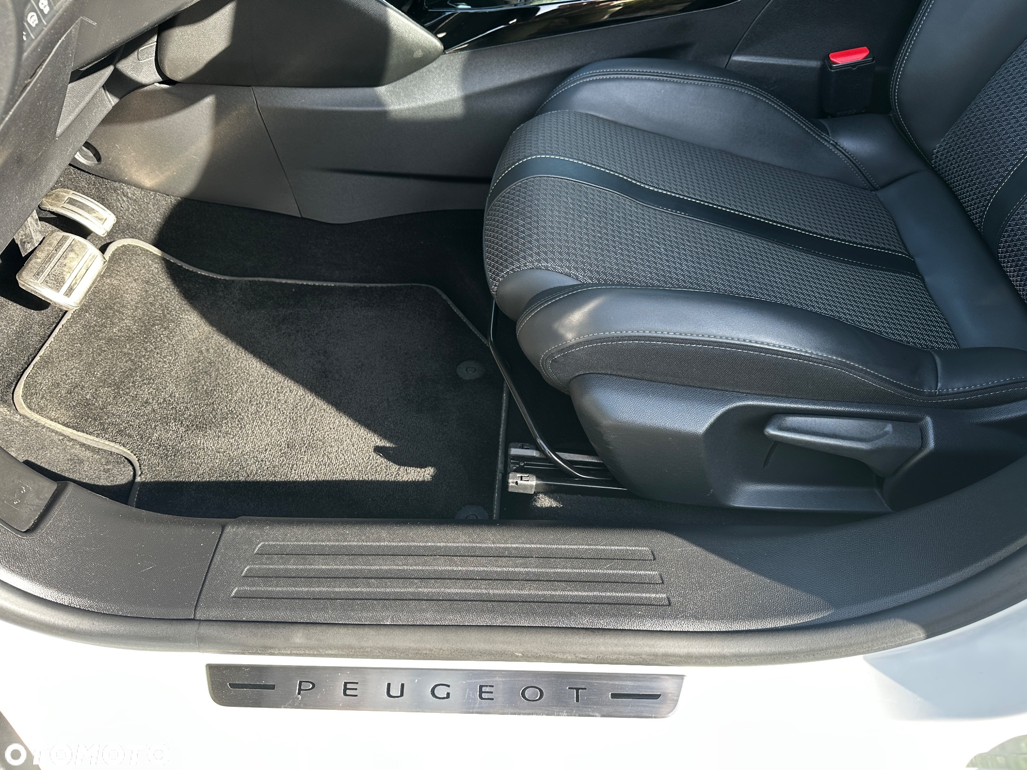 Peugeot 2008 1.2 PureTech GT Line S&S EAT8 - 16