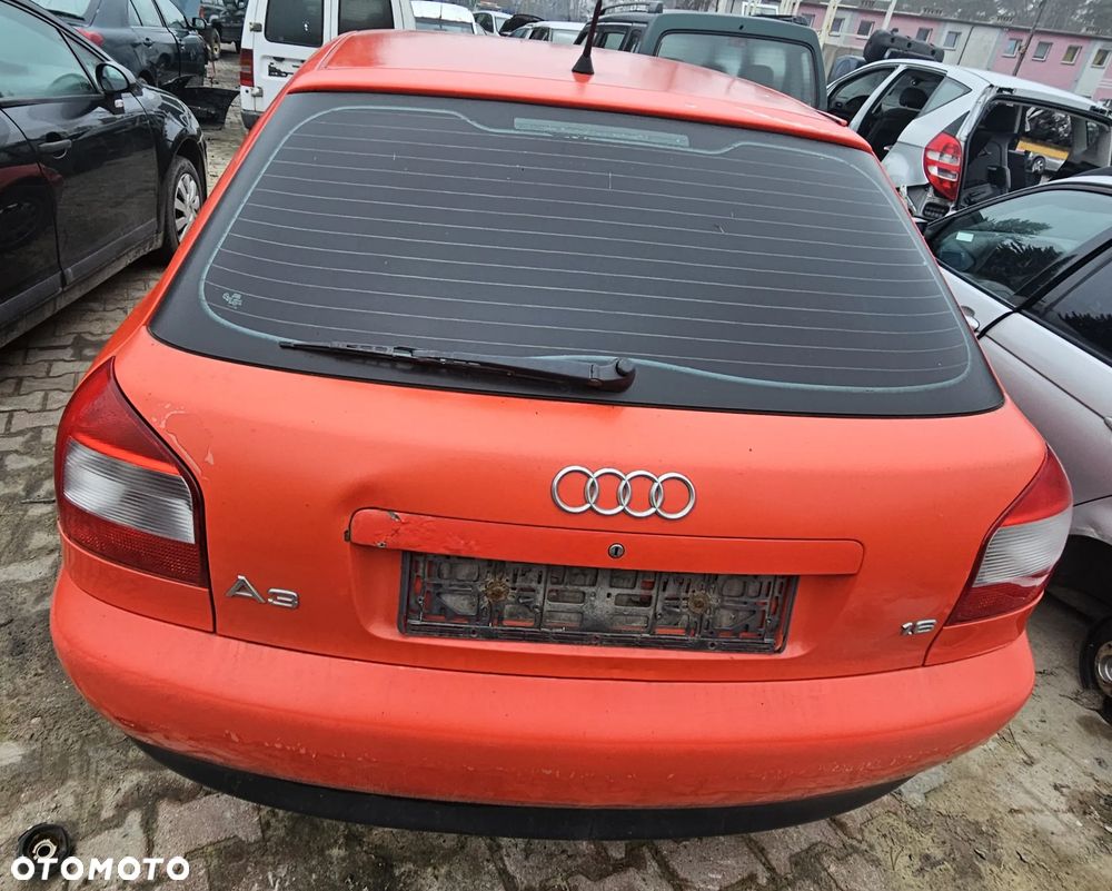 Audi A3 1,6 8 V  Benzyna 75 kW (kod lak . LY3F) pojazd na części: maska, zderzak, drzwi, szyby, lusterka, chłodnica.... - 12