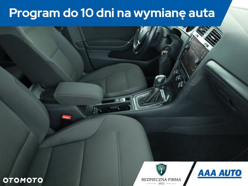 Volkswagen Golf - 9