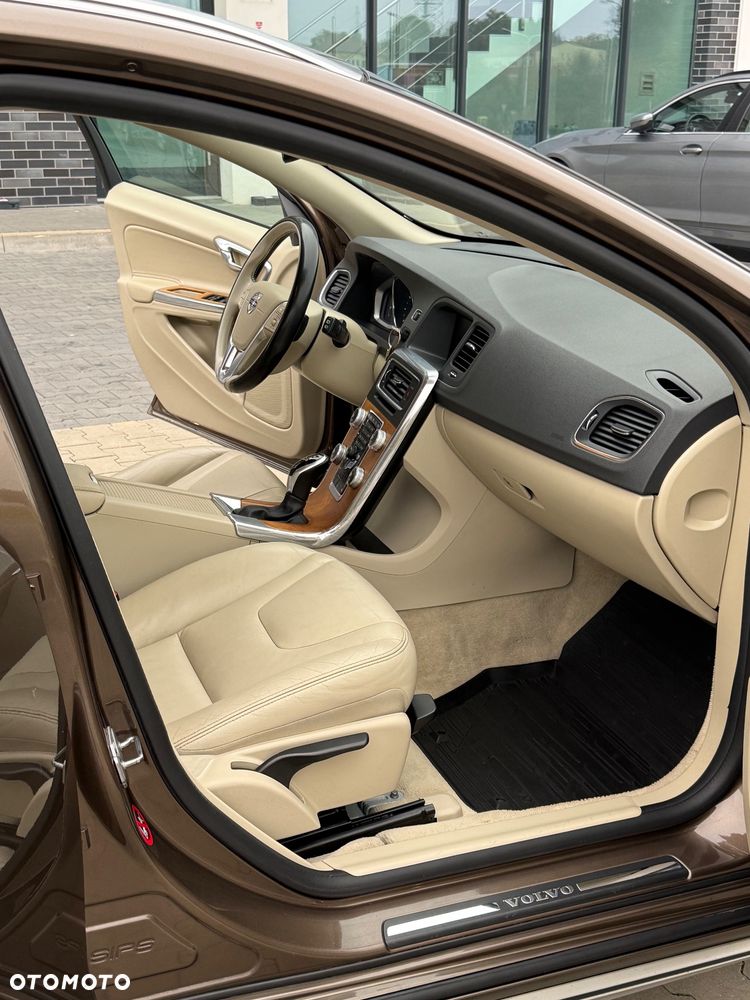 Volvo V60 Cross Country T5 AWD Summum - 13