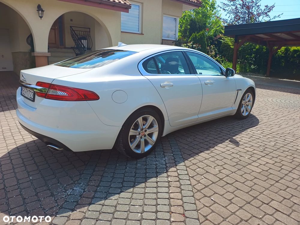 Jaguar XF 2.2 D Luxury - 10