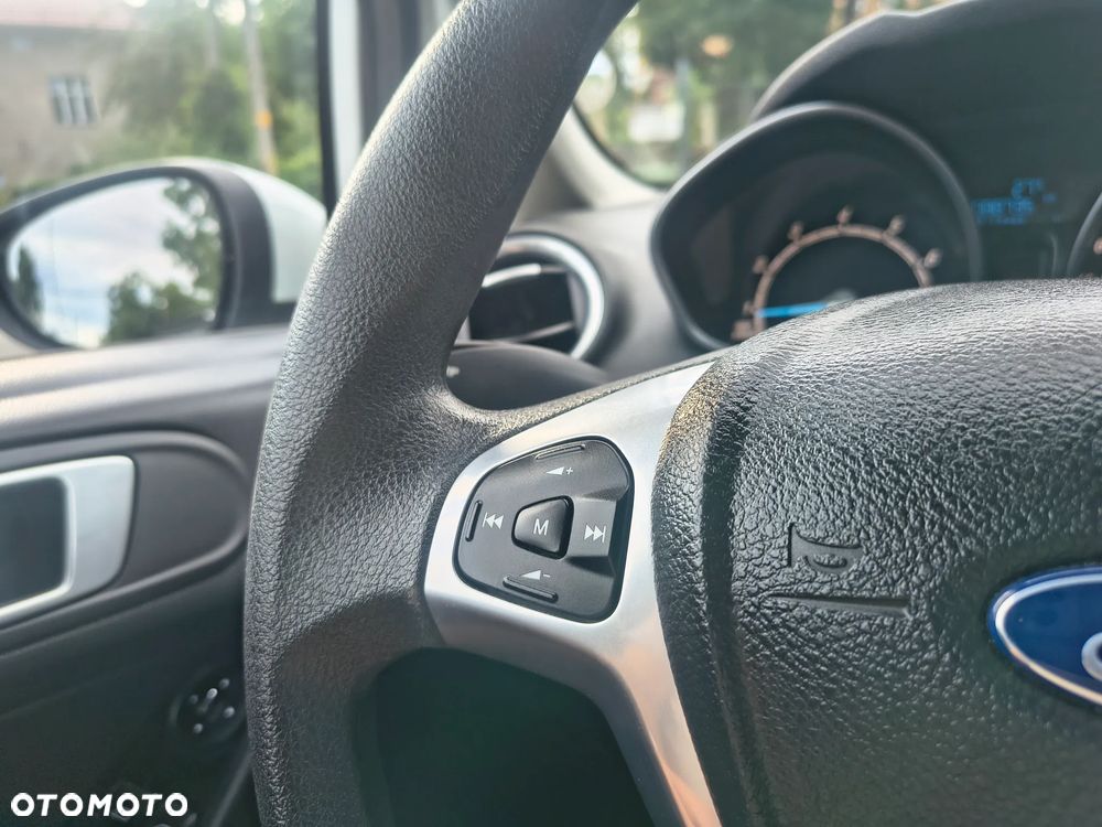 Ford Fiesta 1.25 Celebration - 26