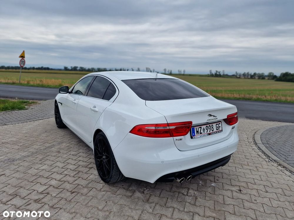 Jaguar XE 20d AWD R-Sport - 11