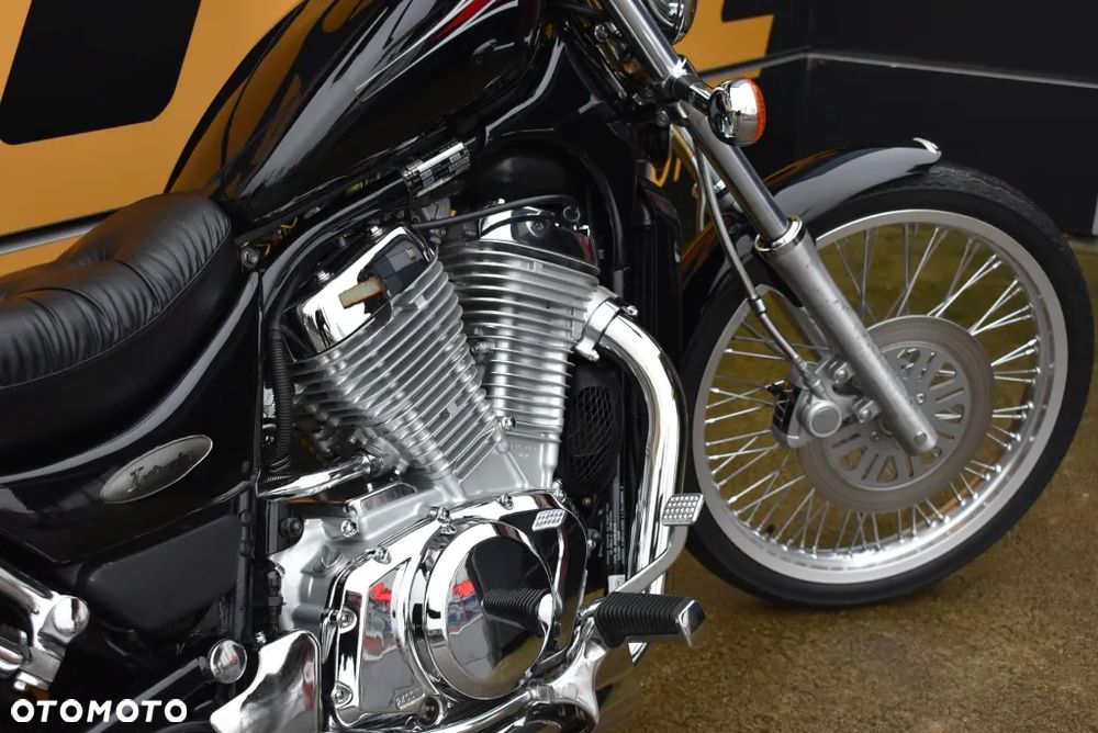 Suzuki Intruder - 29