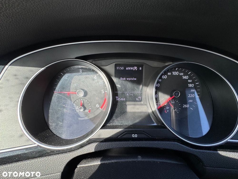 Volkswagen Passat - 12