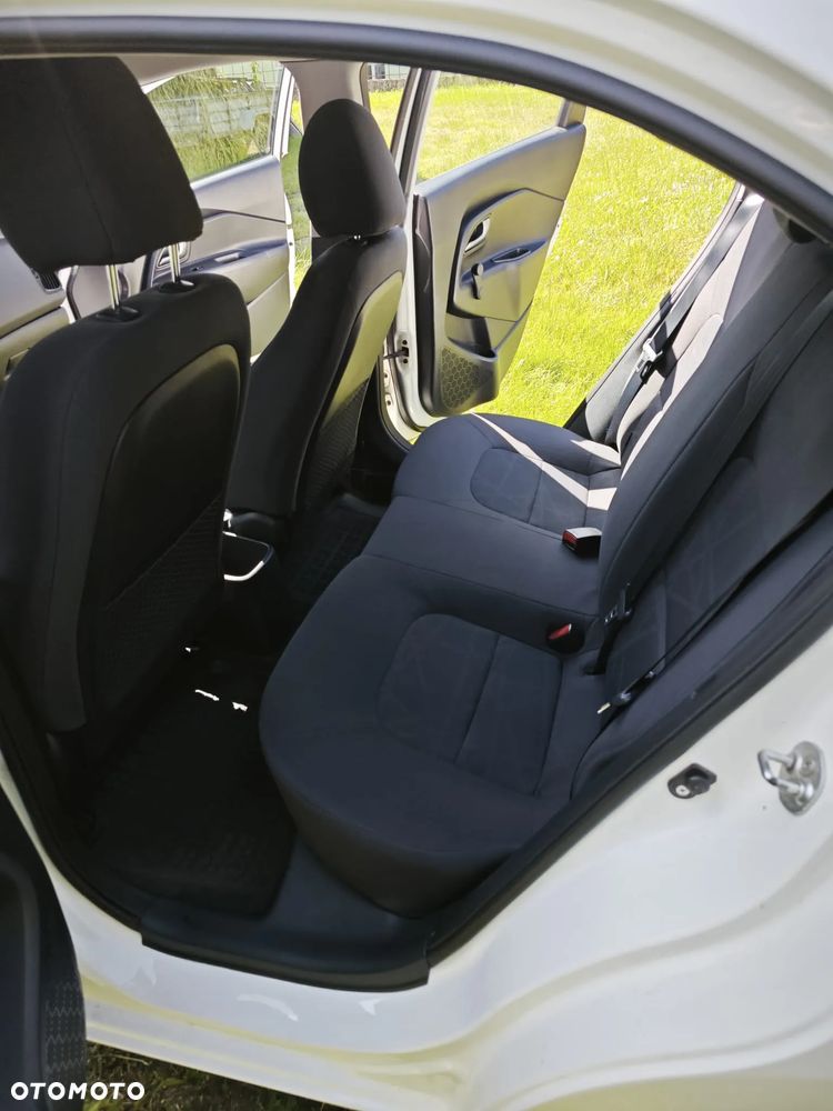 Kia Rio 1.2 Dream Team Edition - 9