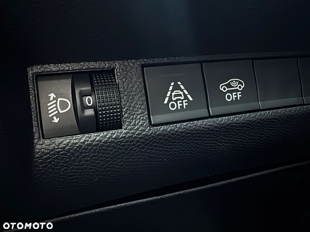 Peugeot 2008 1.2 PureTech Allure S&S - 28