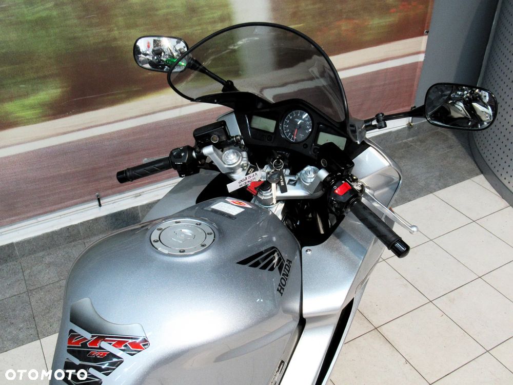 Honda VFR - 10