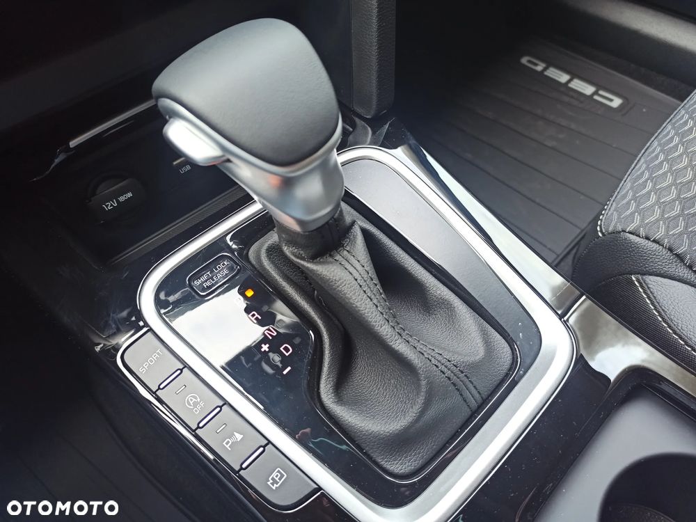 Kia Ceed 1.5 T-GDI Tribute DCT - 24