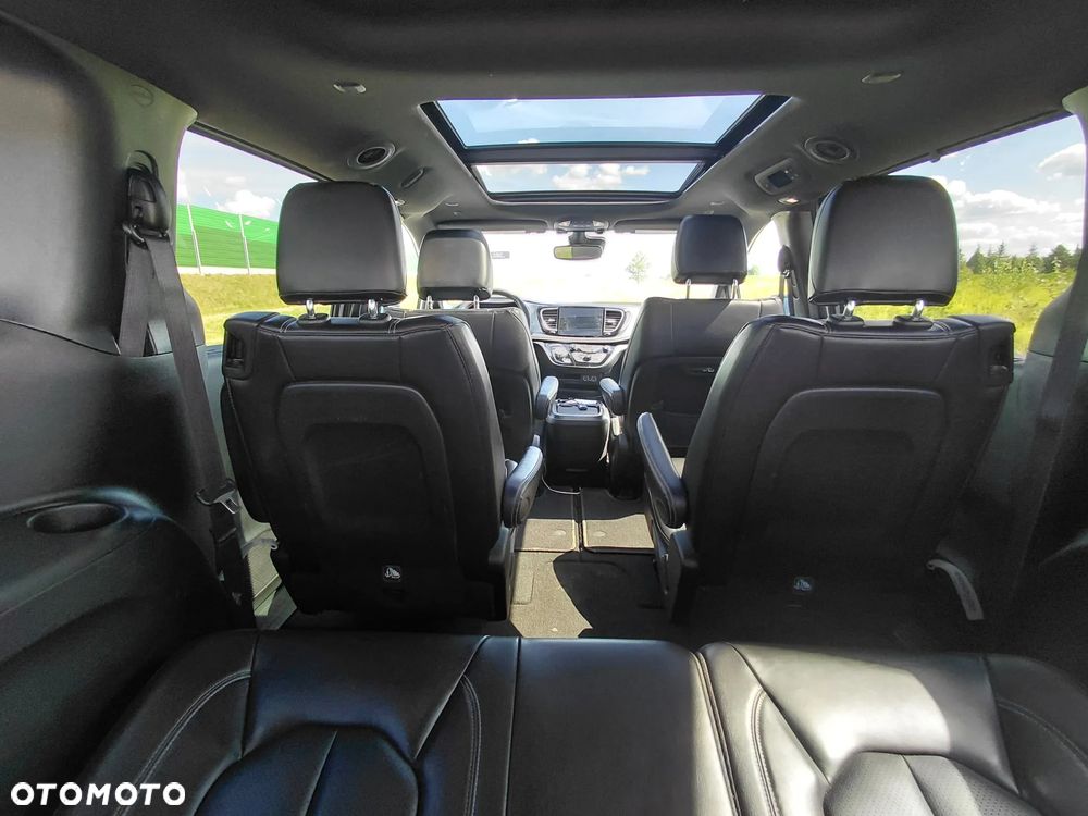 Chrysler Pacifica - 16