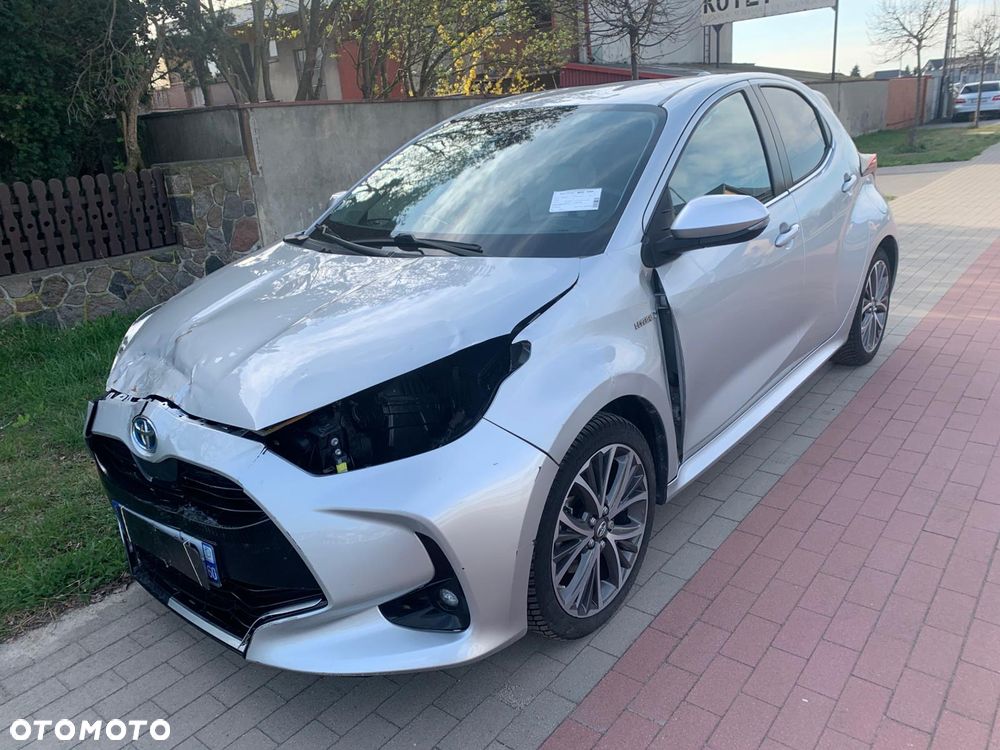 Toyota Yaris Hybrid 100 Selection Platinum - 4
