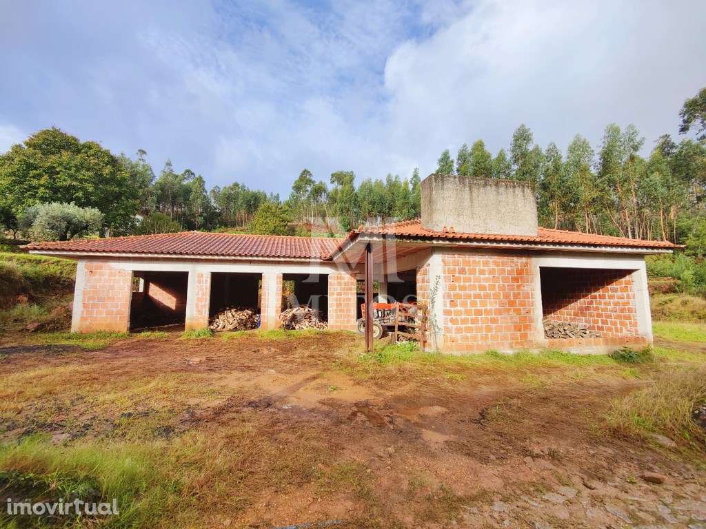 Moradia térrea T3 em construção, situada em Estorãos - Grande imagem: 2/11