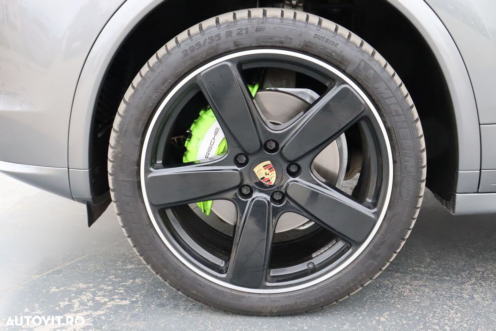 Porsche Cayenne 4.2 L S - 9