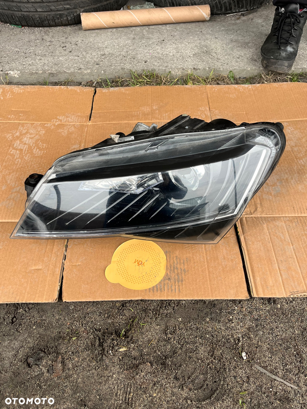 Lampa Lewy przód Skoda Superb III 3v Xenon skrętny led Kompletna igła