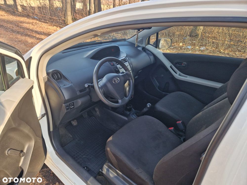 Toyota Yaris - 7