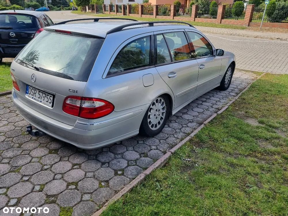 Mercedes-Benz E-Class 2005 photo 4