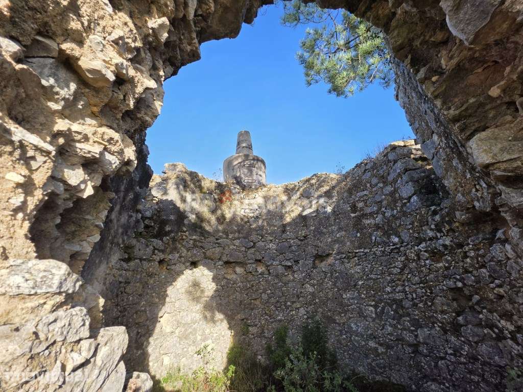 Moinho para reconstruir com terreno - Casal da Estrada, Tomar - Grande imagem: 4/26