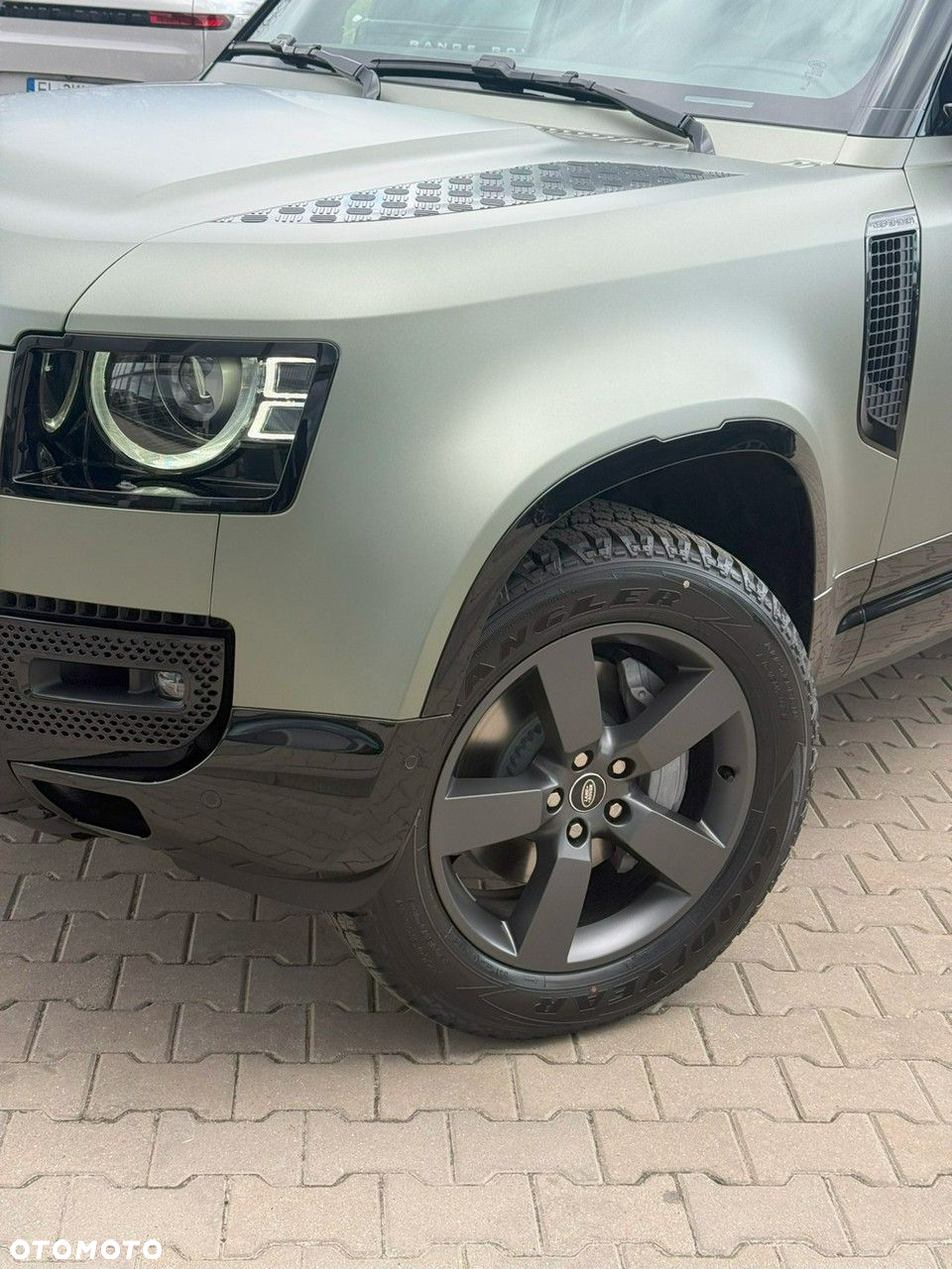 Land Rover Defender - 8