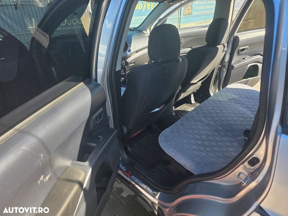 Mitsubishi Outlander 2.0 DI-D 4WD Inform - 9