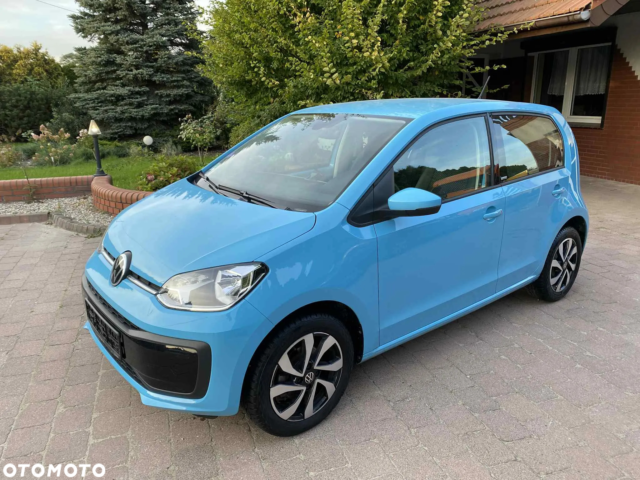 Volkswagen up! Active - 8