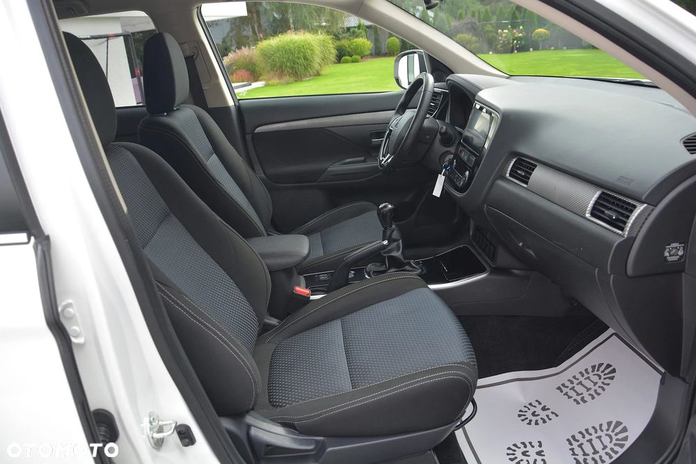 Mitsubishi Outlander - 16