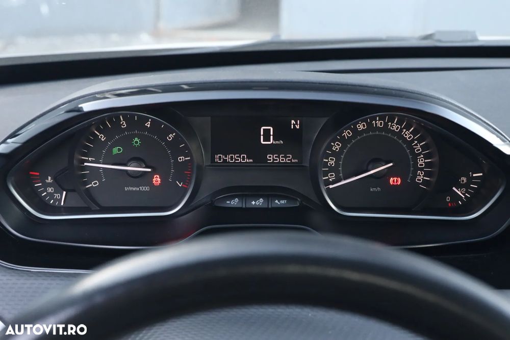 Peugeot 2008 1.2 L PureTech ETG Allure Aut. - 6