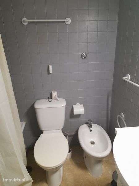 Vende-se  T1 em Costa Cabral - Grande imagem: 2/8