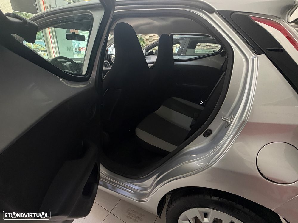 Toyota Aygo 1.0 Plus - 9